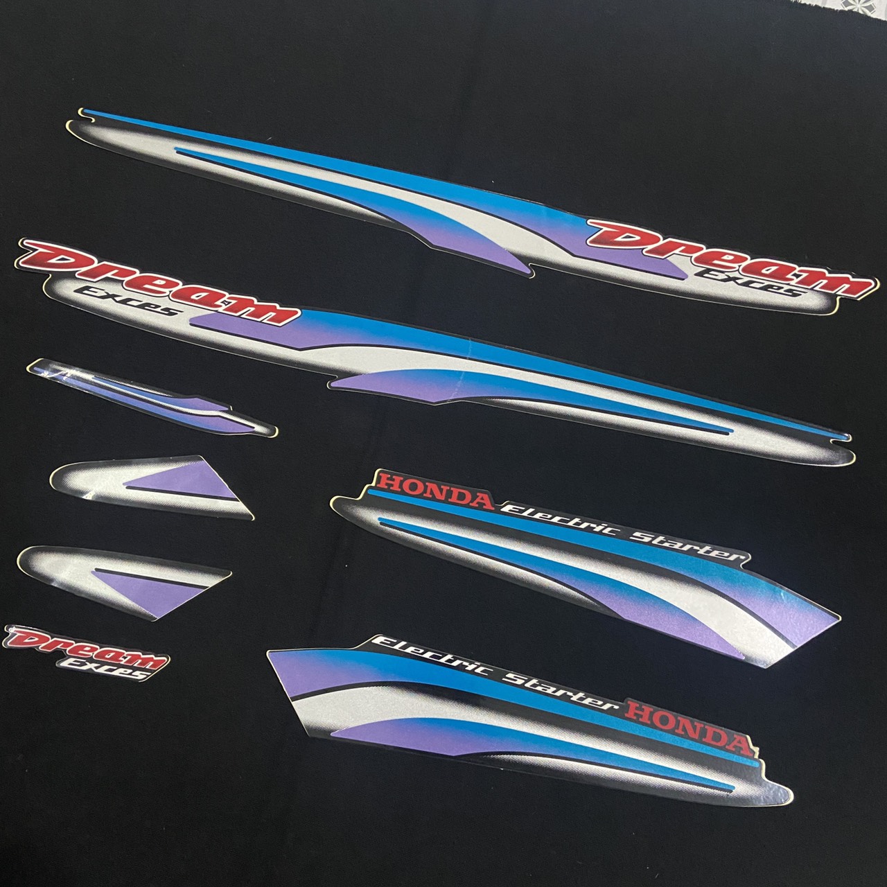 (DREAM LÙN) Nguyên bộ tem xe 3 lớp like zin cao cấp cho xe HONDA DREAM EXCES (MÀU XANH ĐỎ)