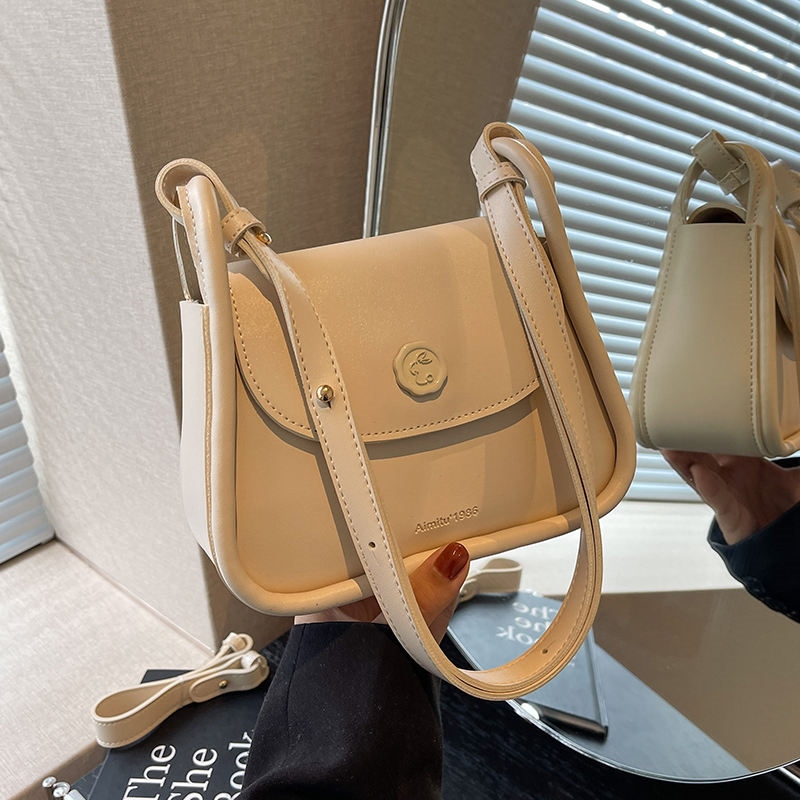 【Hot Sale】 Amy rabbit women's bag 2023 summer new Korean version of solid color letters foreign style exquisite and simple one shoulder Messenger square