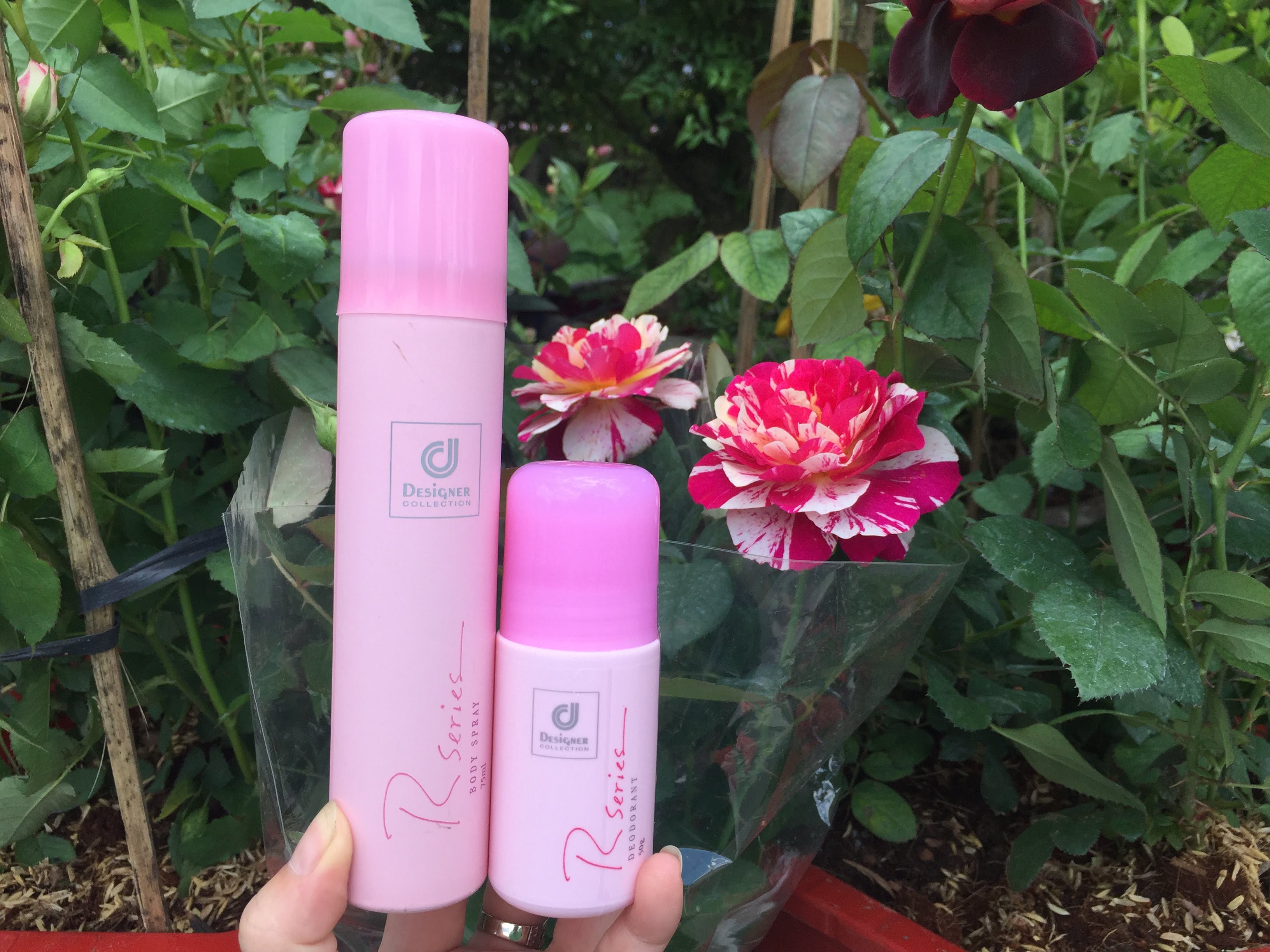 Combo Rseries xịt thơm body 75 ml, lăn nách 50 gam cho Nữ