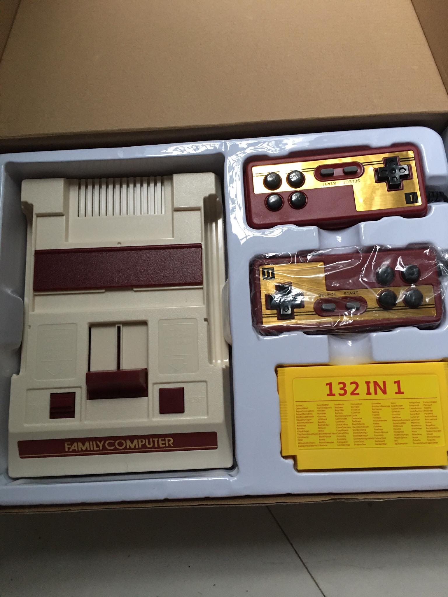 Máy Chơi Game Điện Tử 4 Nút Compact có 500 game trong máy và tặng thêm 1 băng 132 trò