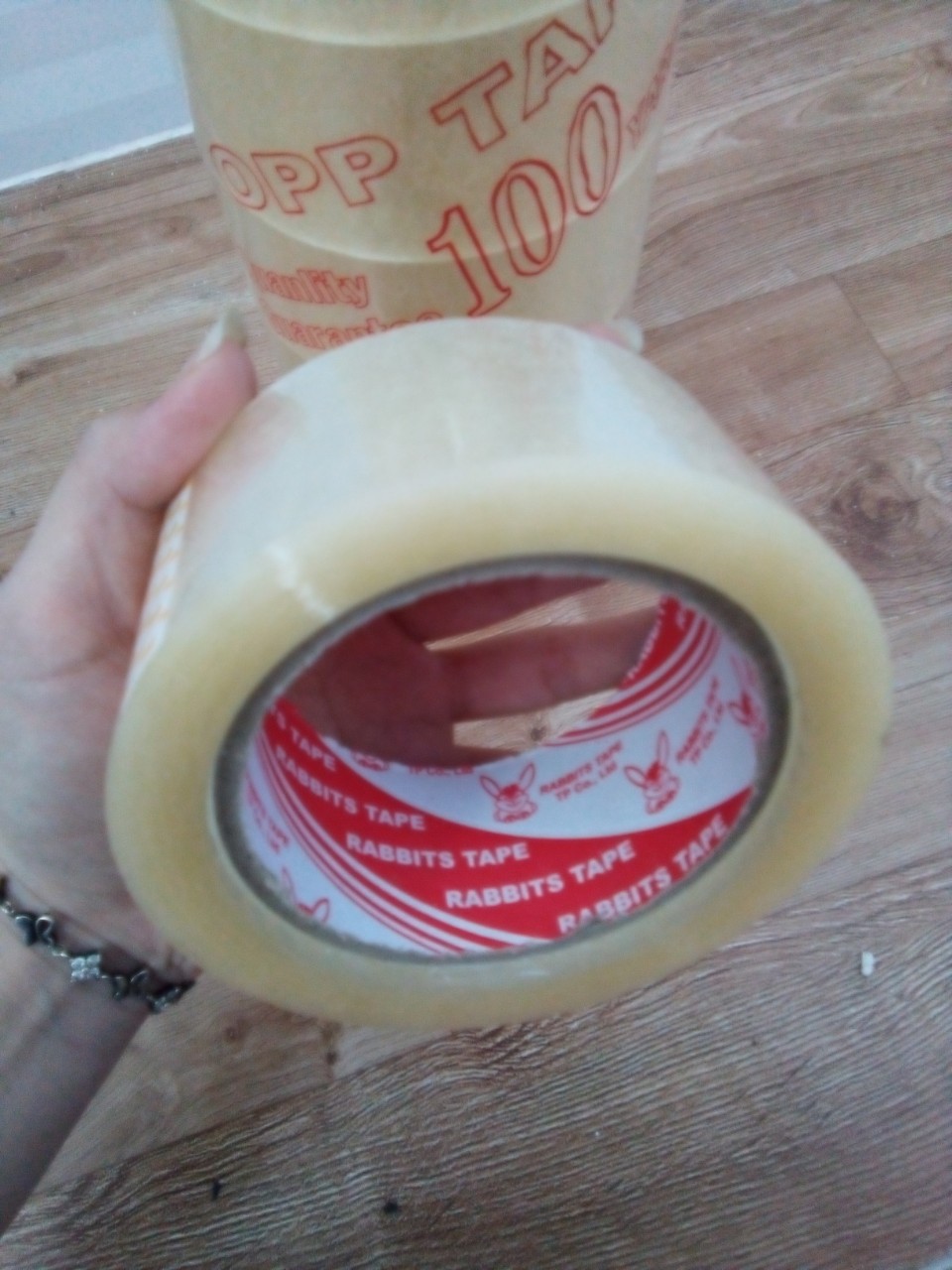 1 cuộn băng keo 100 yard đóng hàng