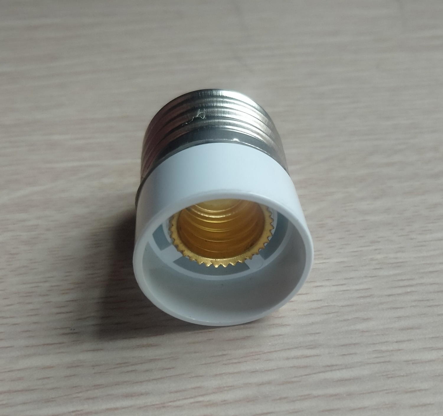 Đầu chuyển đuôi bóng đèn e14 thành đuôi e27 220v 16a