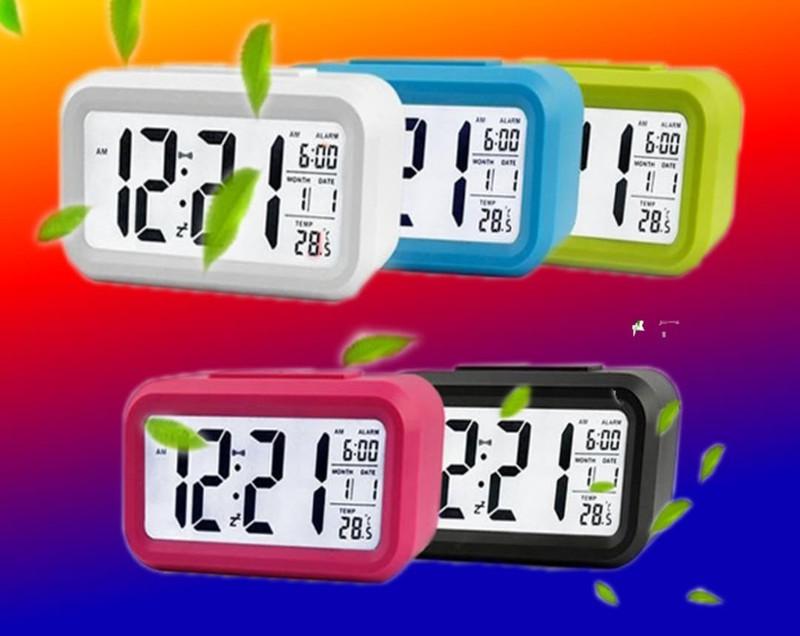 Đồng hồ báo thức kỹ thuật số với đèn LED nền cảm biến đa chức năng