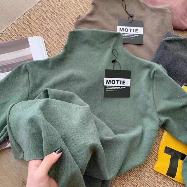 Áo giữ nhiệt sỉ áo cổ 3 phân giữ nhiệt xuất nhật motie (túi zip) chất vải mềm mịn thoáng mát thiết kế đơn giản và  tạo sự thoải mái cho người sử dụng