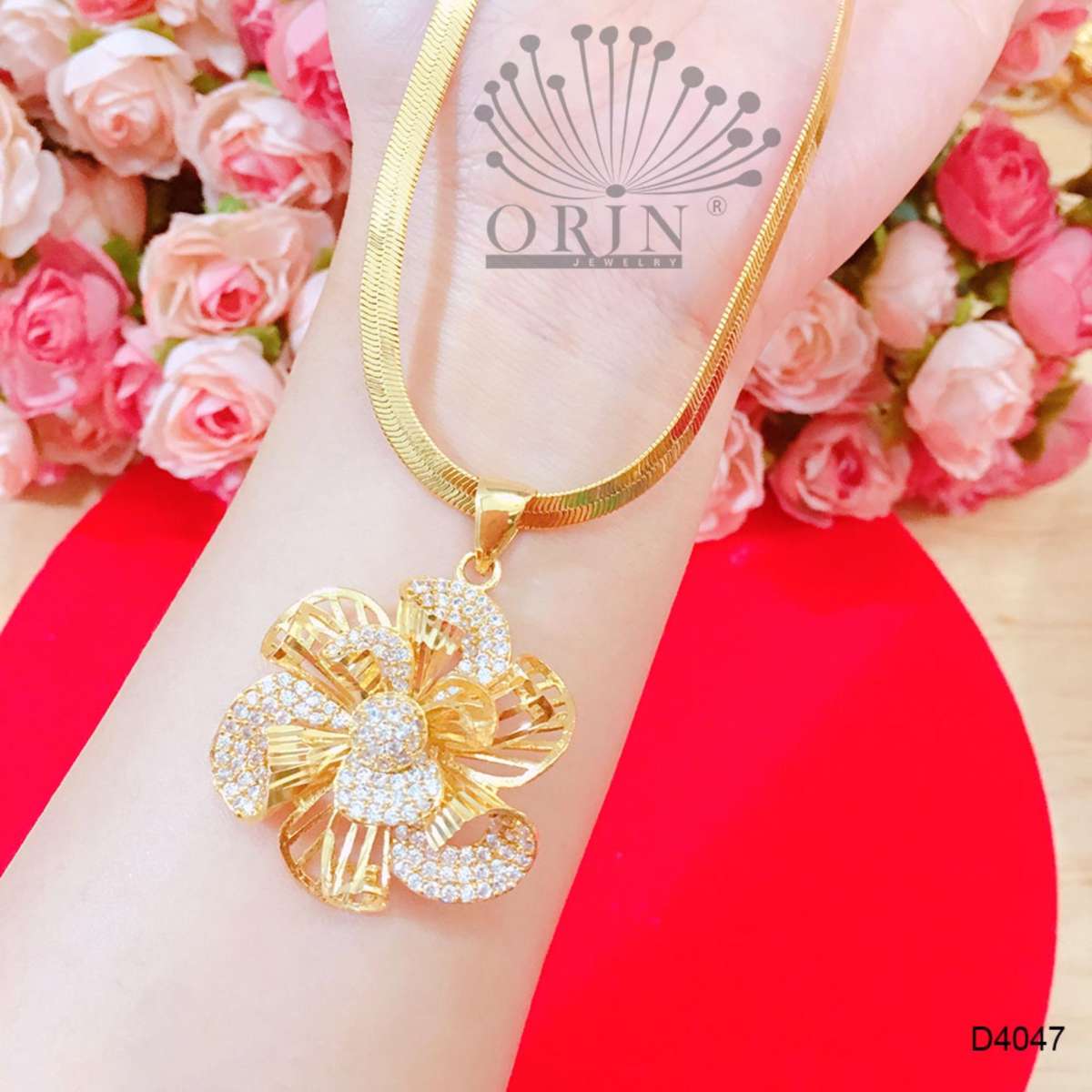 Dây chuyền mạ vàng 24k dạng mì xoắn mặt tròn viền đính đá thiết kế cao cấp Orin D4469 M100R