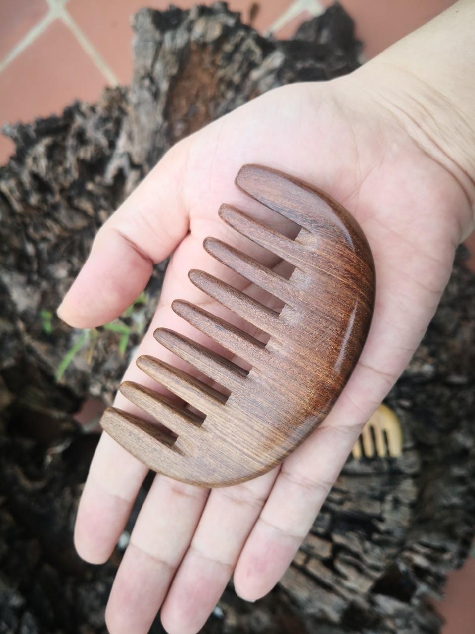 Lược gỗ đàn hương cao cấp bền, đẹp, tiện dụng DH9C thatchatstore