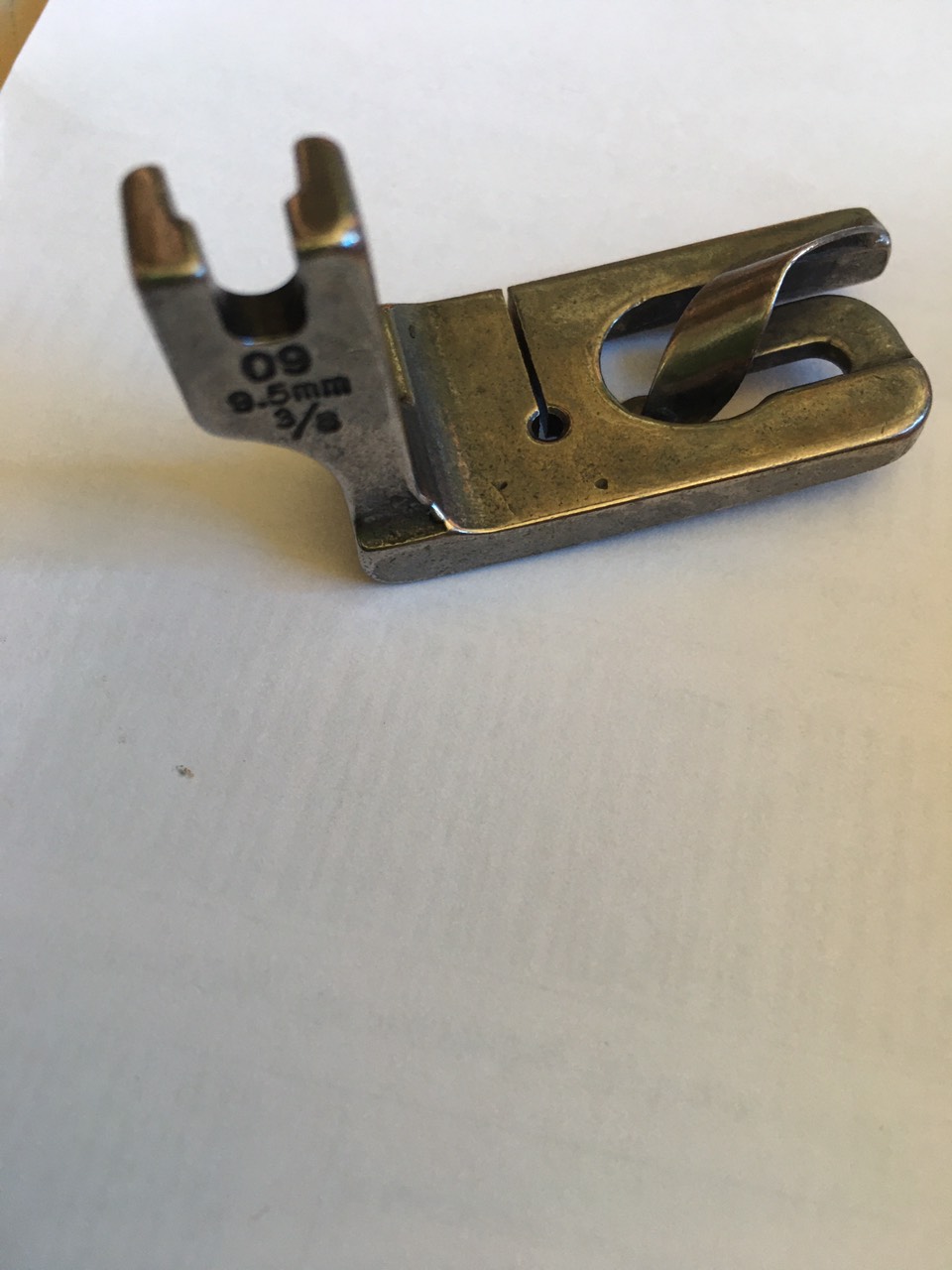 Chân vịt cuốn biên- máy may công nghiệp , chân vịt cuốn lại 1cm