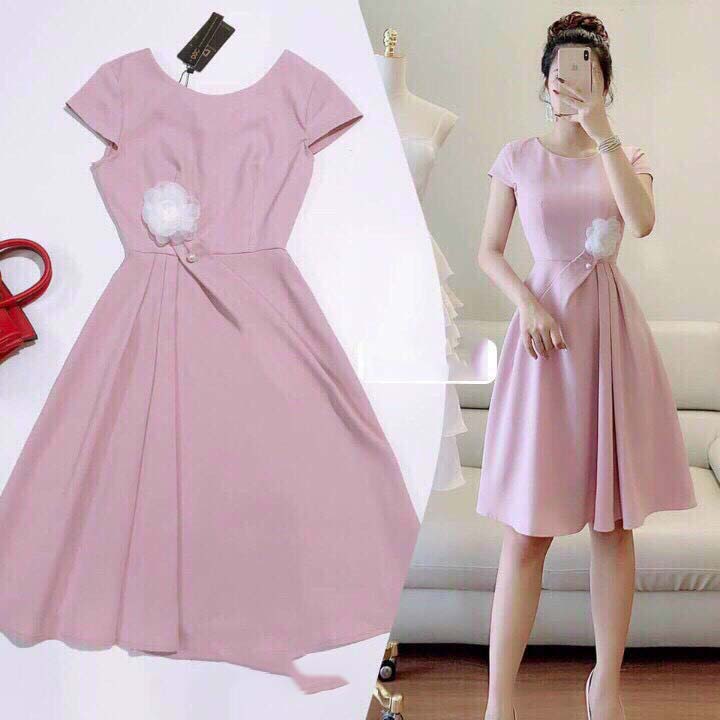 [MẪU MỚI] Đầm nữ xếp ly xòe tay ngắn cổ tròn đính hoa eo màu hồng siêu sang thời phù hợp đi chơi, dự tiệc, event thời trang VERONY XL70