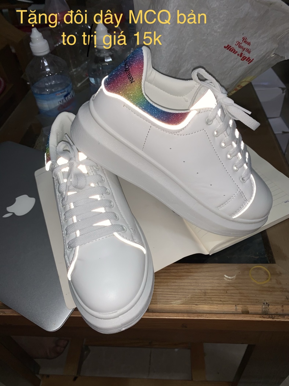Giày thể thao nữ MCQ phản quang cầu vồng mới