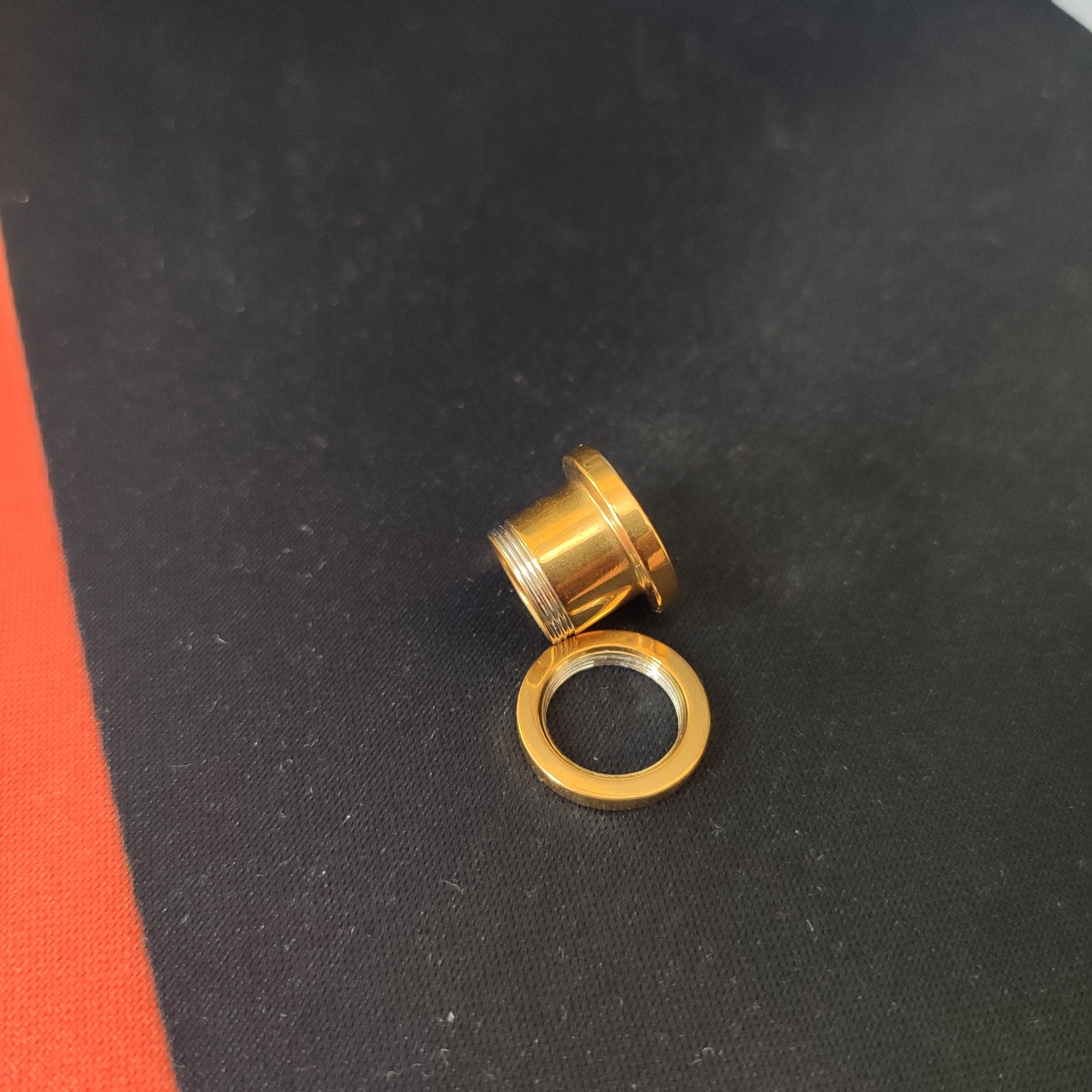 Khuyên nong tai size 16mm màu vàng