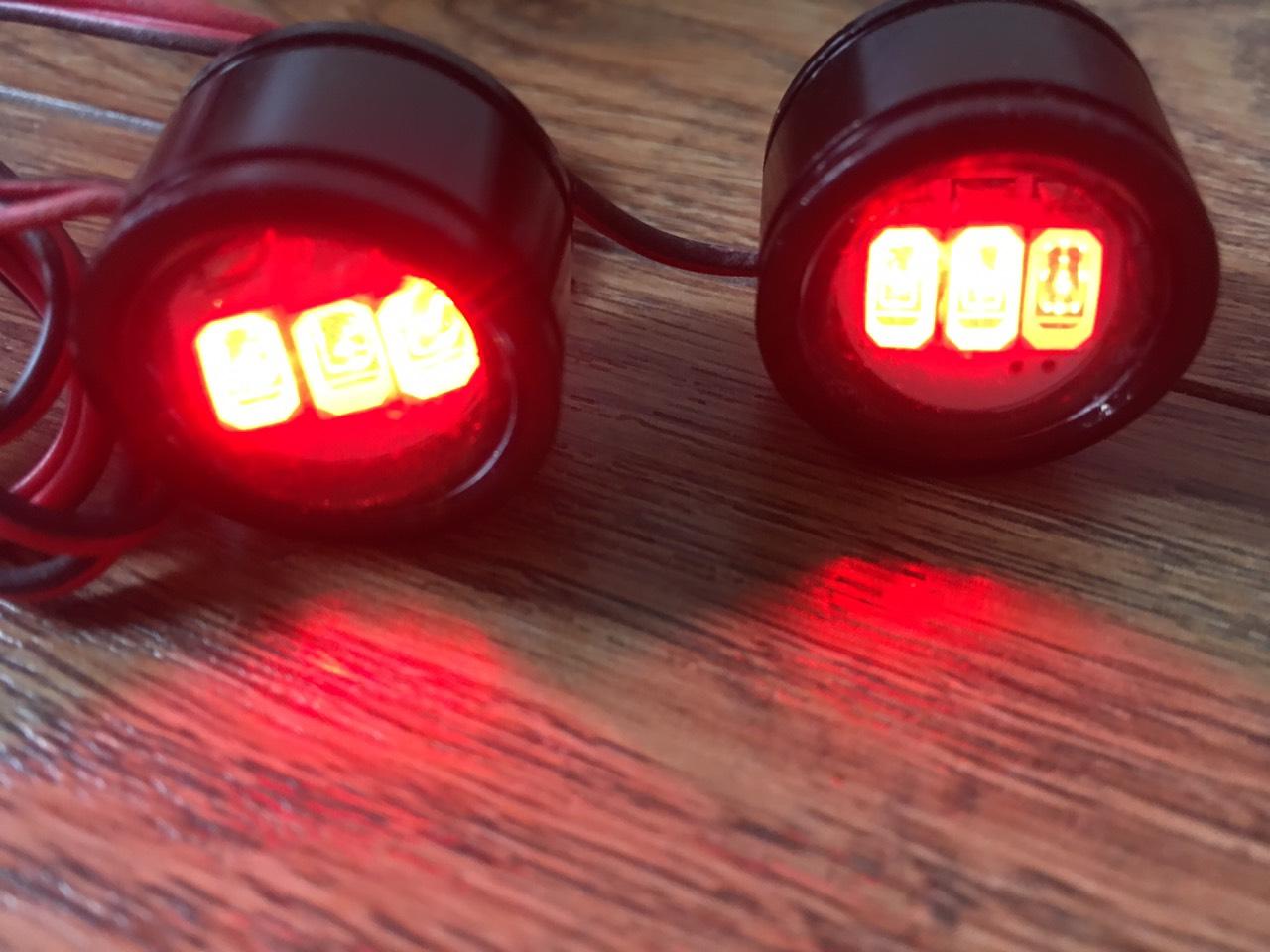 Đèn led- cặp đèn chớp chân gương,bản số