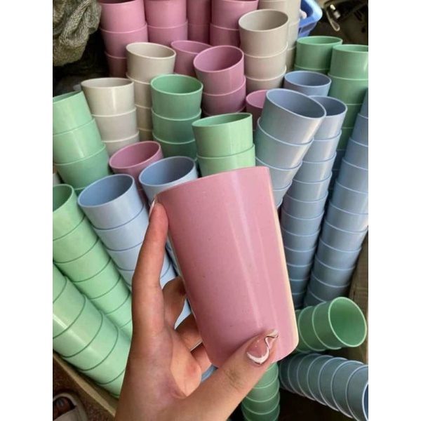Cốc nhựa uống nước
