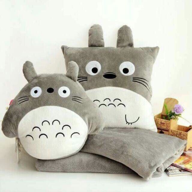 Gối kèm mền hình mèo Totoro