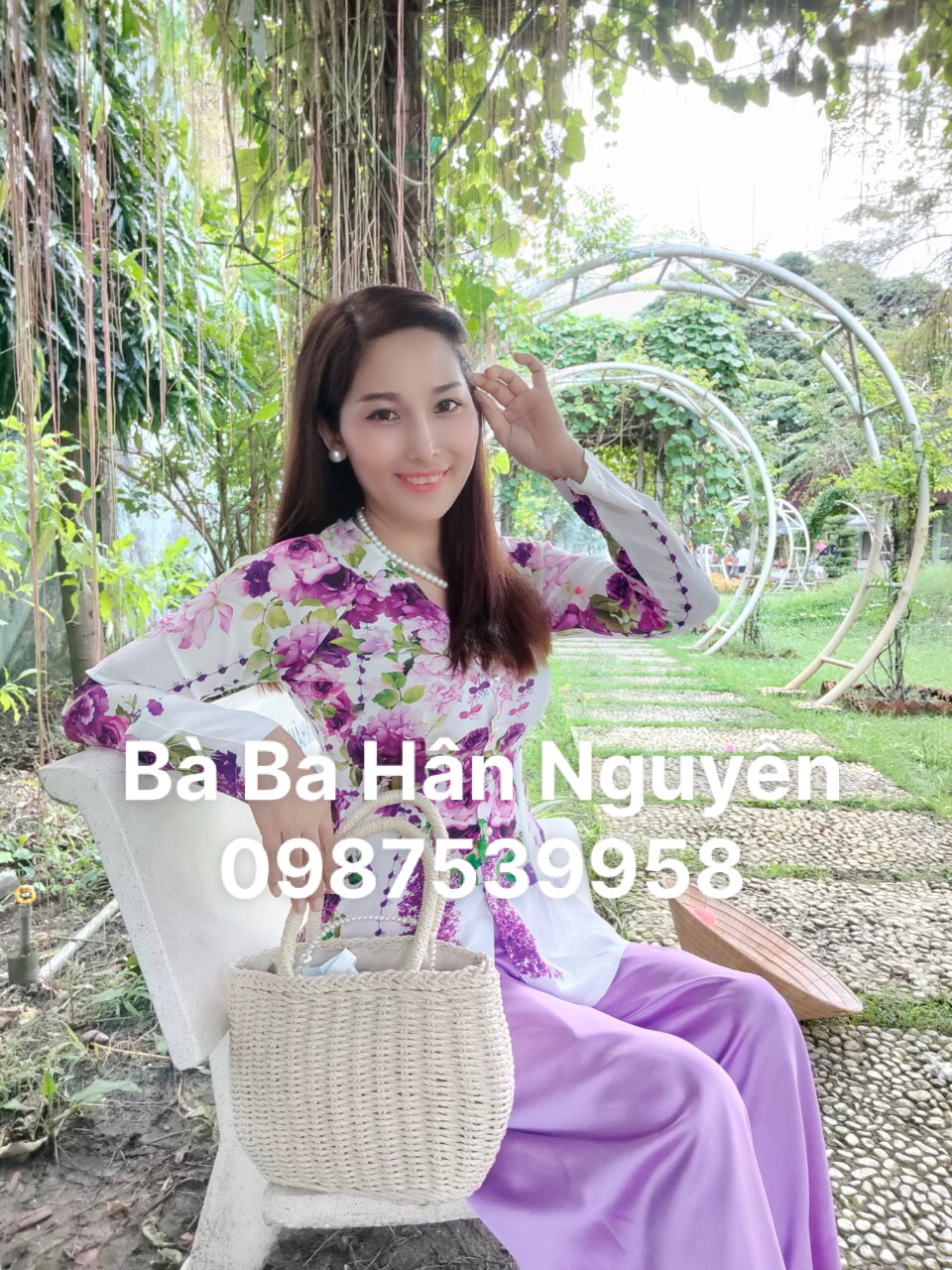 Bà ba lụa in