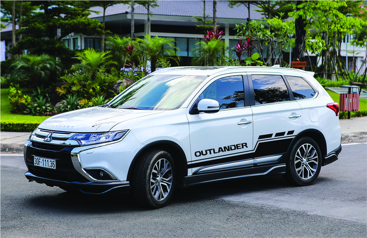 Decal tem xe Mitsubishi Outlander - Hàng tự thiết kế theo đơn đặt hàng