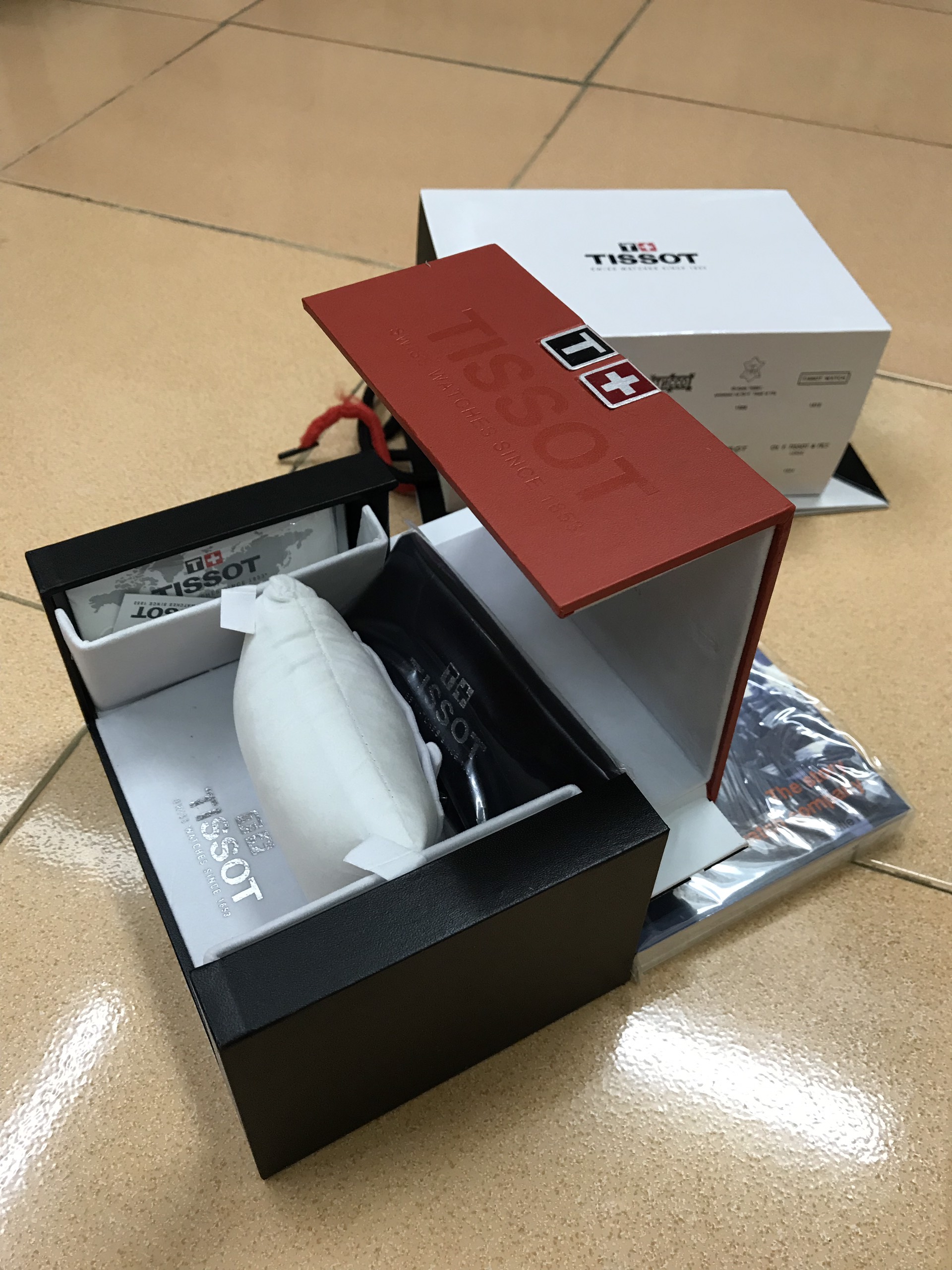 Hộp đồng hồ Tissot - Sẵn số lượng lớn đầy đủ phụ kiện