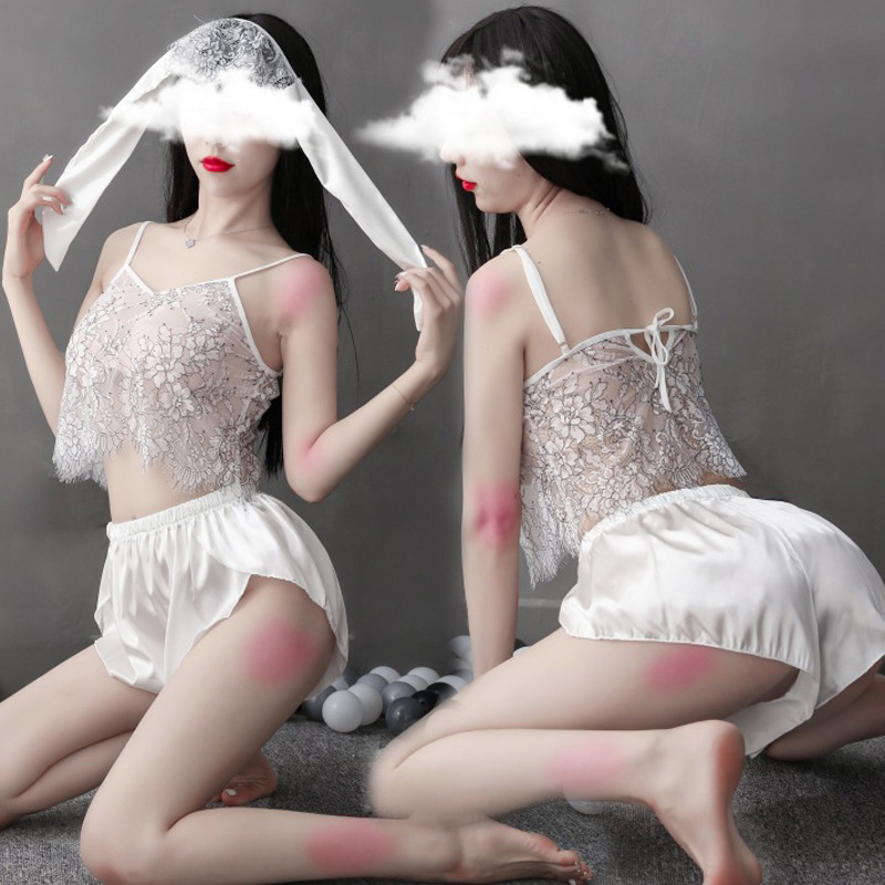 Bộ đồ ngủ áo 2 dây quần đùi lụa kèm bịt mắt sexy