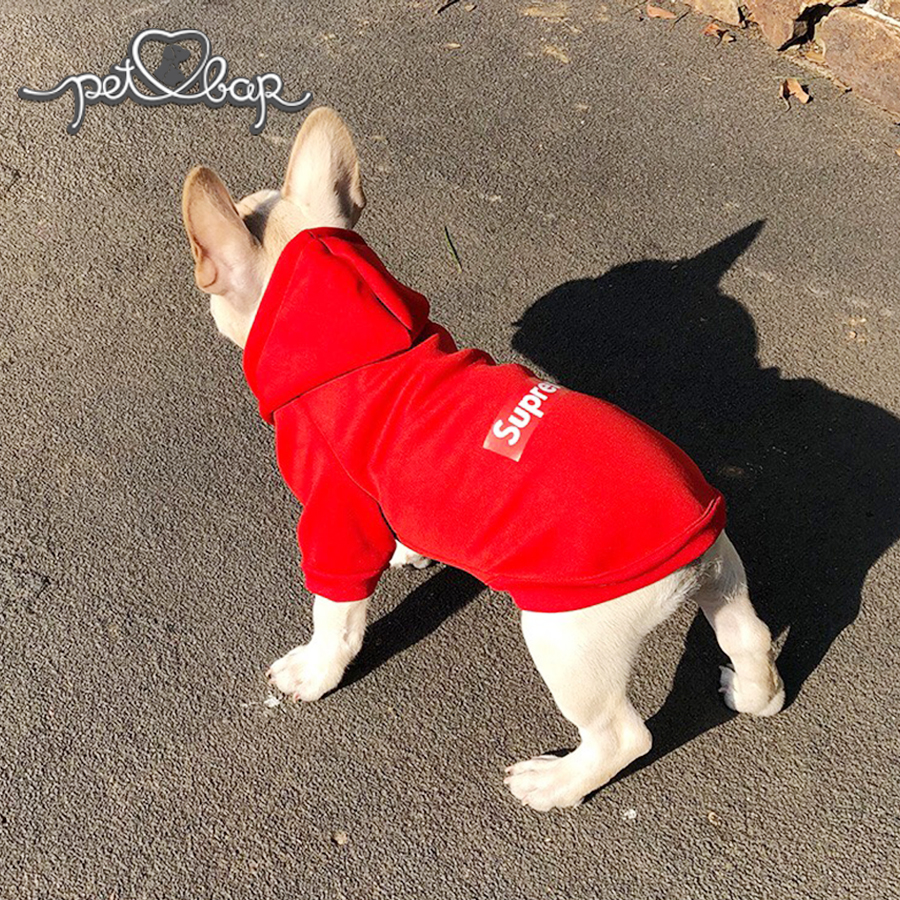 [Hoàn Tiền 10%] Áo đông cho chó mèo Supre có 2 màu đỏ, đen – Áo hoodie cá tính cho thú cưng. Áo nỉ bông có mũ in chữ cho thú cưng