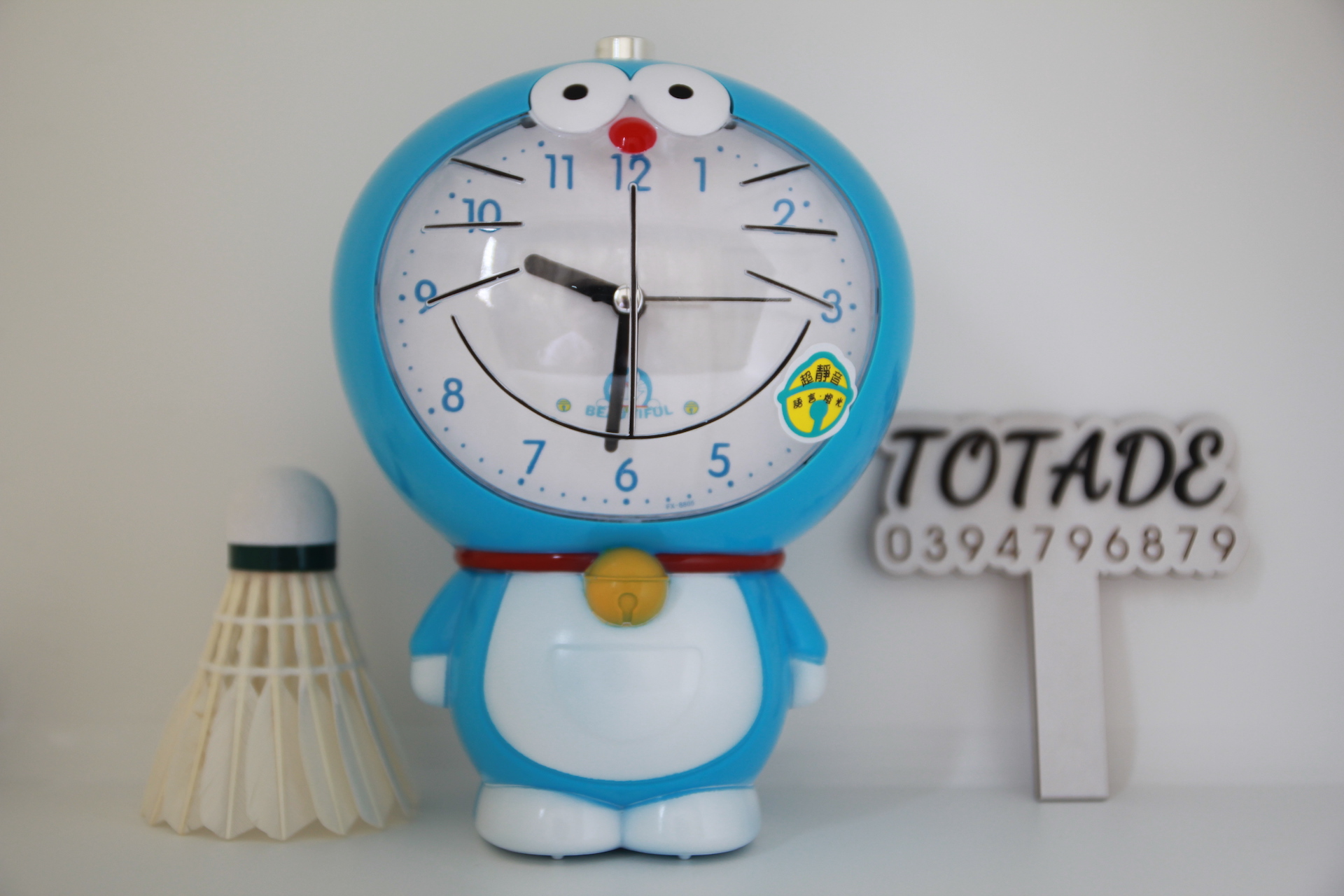 Đồng hồ để bàn Doraemon