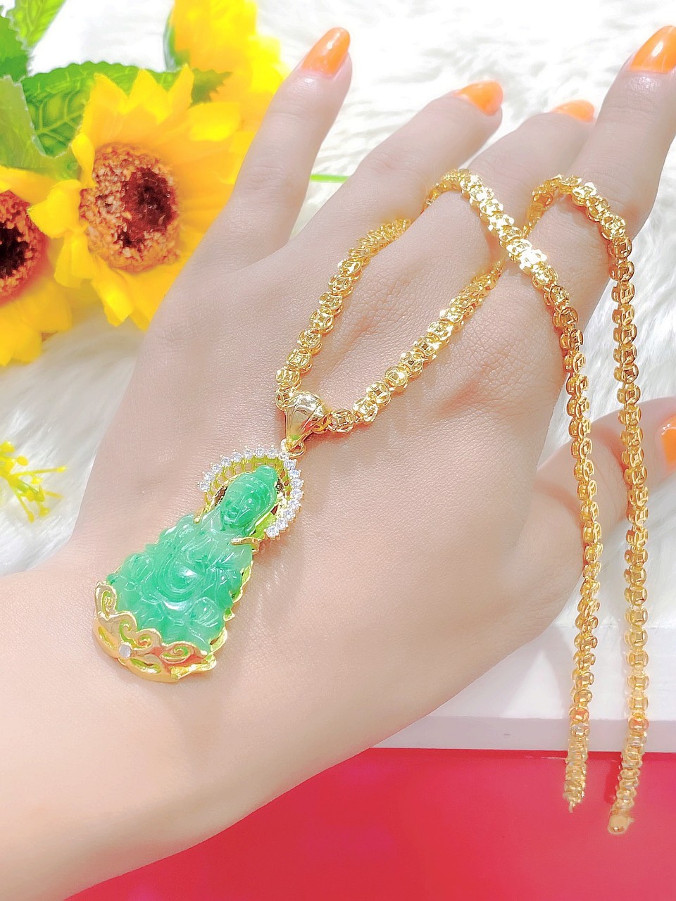 Dây chuyền đồng tiền mặt mẹ quan âm đá xanhmaj màu 18.k