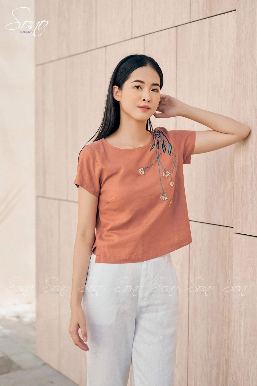 Sono - áo linen thêu hoa chất liệu linen mềm mại mịn màng