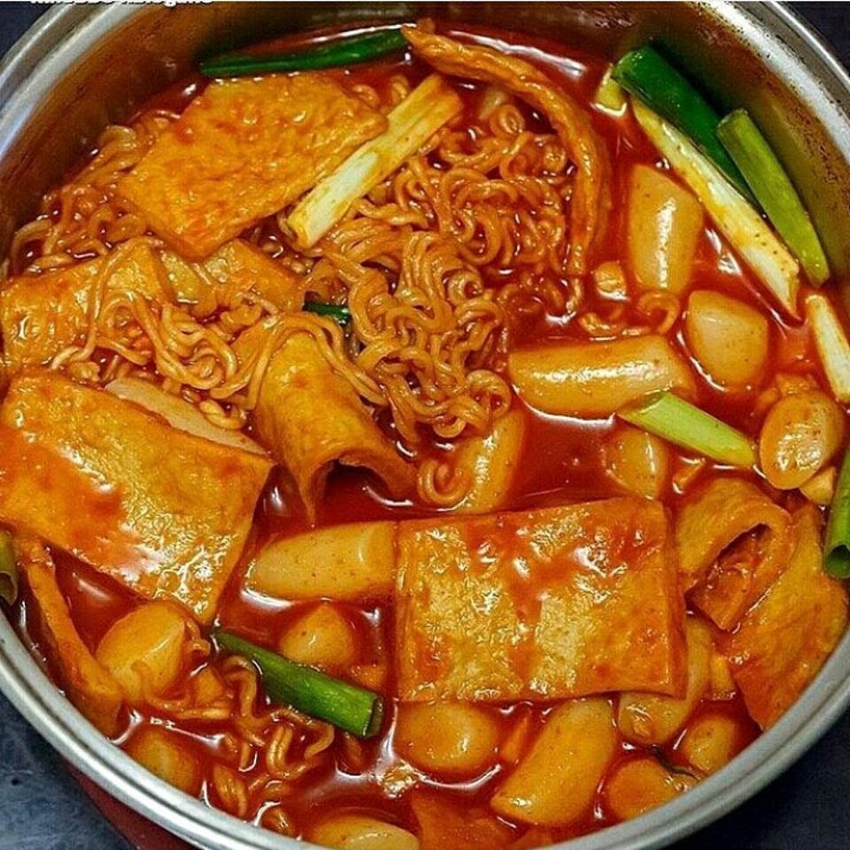 Set Lẩu Tokbokki -  kèm mỳ Koreno