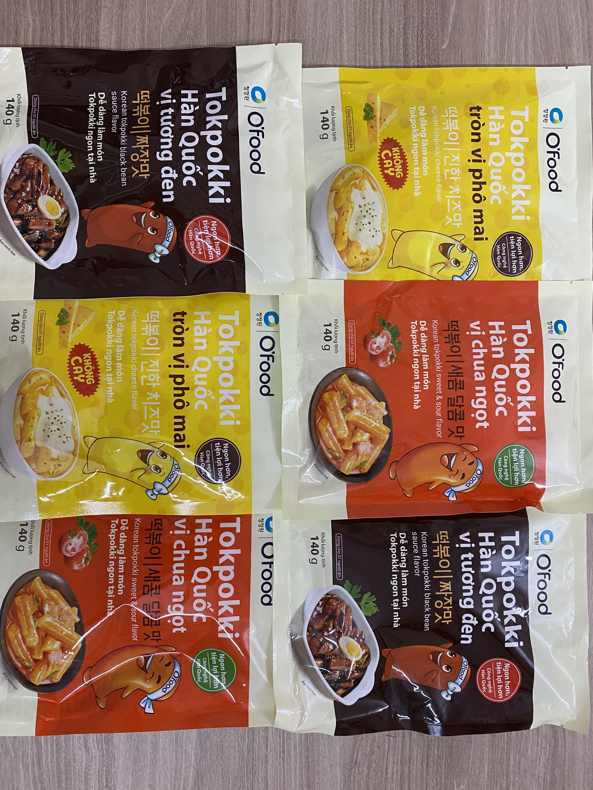 "Bánh gạo ăn liền - Tokbokki ăn liền" - Bánh gạo Tokbukki O'food đủ vị - vị phomai, vị cay truyền thống, vị tương đen, vị chua ngọt, vị phomai không cay dạng gói 140gram kèm sốt