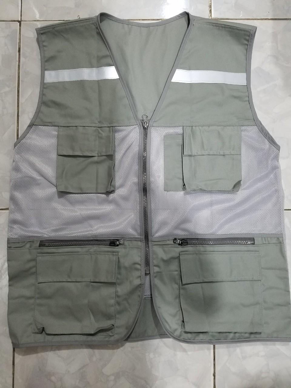 [HCM]Áo gile kỹ sư xám có túi dây kéo.