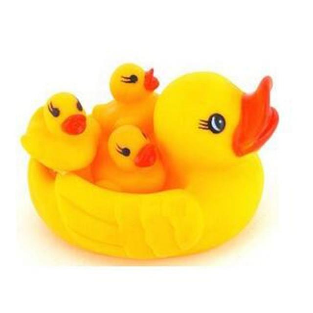 Đàn vịt thả bồn tắm 1 mẹ 3 con