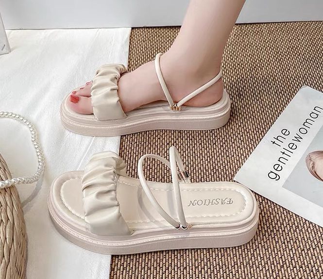 Top 5 mẫu giày sandal nữ mang đi học xinh xắn khiến bạn MÊ MẨN
