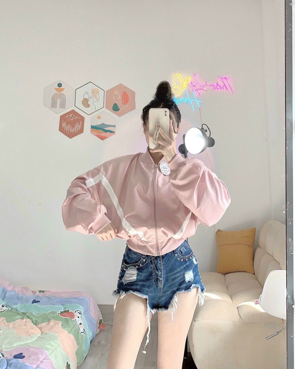 Áo Khoác Dù Nữ Kiểu Croptop Tay Áo Thiết Kế Sọc Nổi Trắng , From Cánh Dơi Rộng Thoải Mái. Thời Trang Sành Điệu. TP