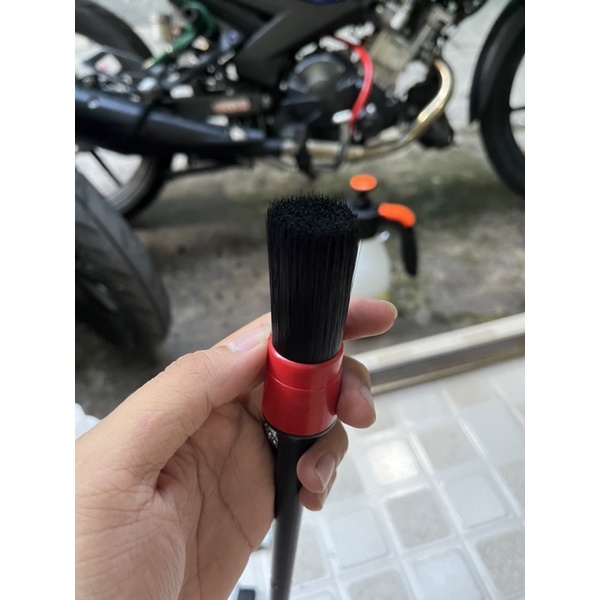 Cọ rửa xe chi tiết detailing
