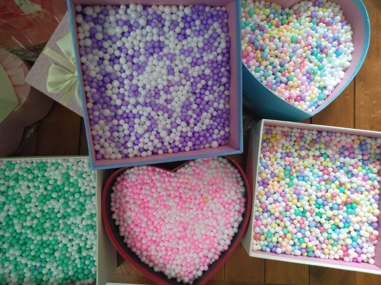 Hộp Quà Hình Vuông Tặng Kèm Hạt Xốp