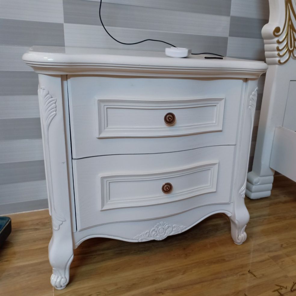 Tủ đầu giường kiểu dáng Tân cổ điển màu trắng 45cmx60cmx60cm