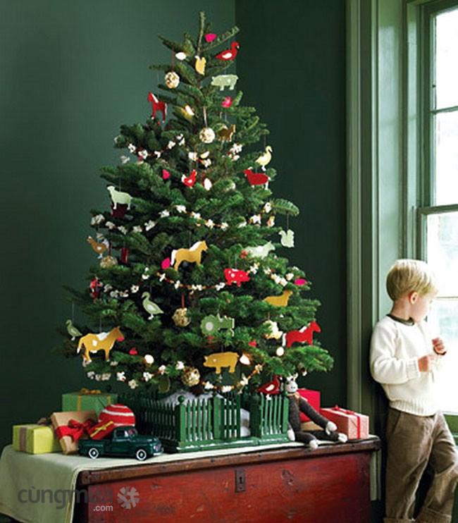 [HCM][TẶNG 1 NGÔI SAO+3 DÂY KIM TUYẾN] Cây Thông Noel Cao 1m8 Chất Liệu Nhựa PVC