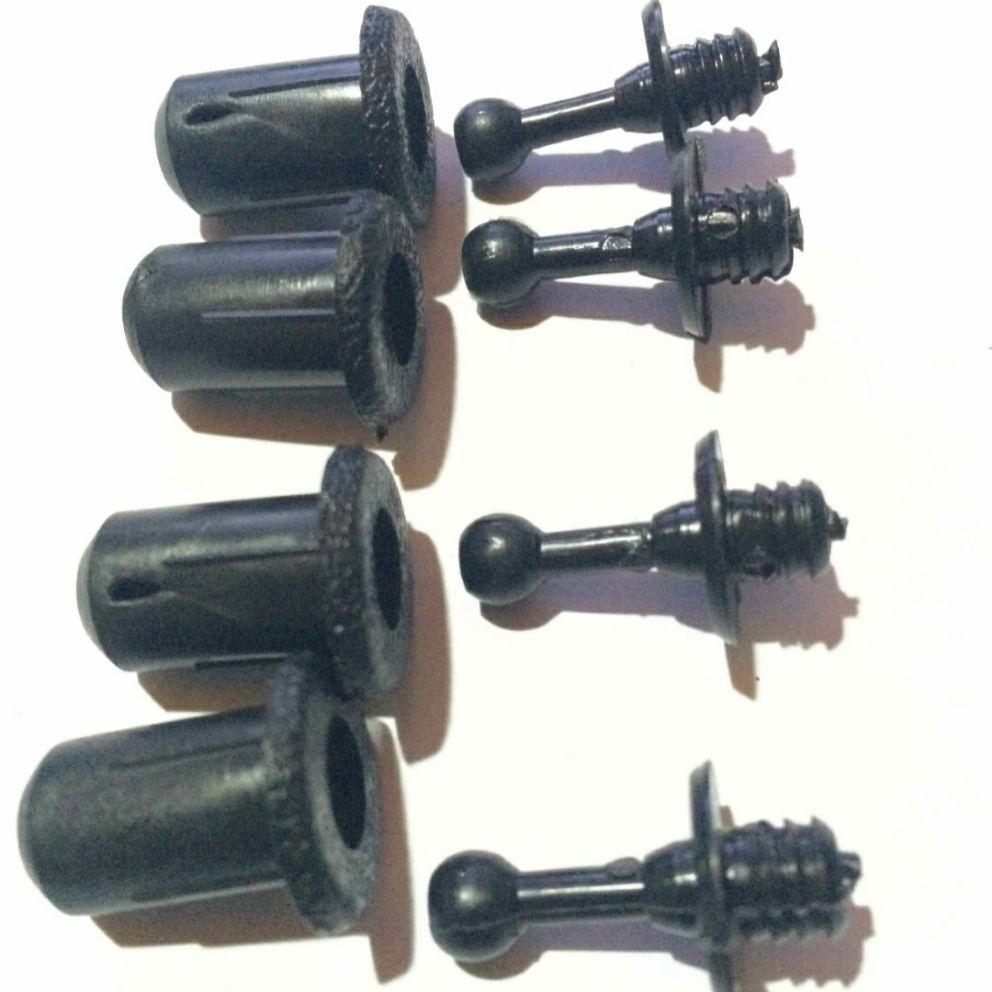 Chân ê căng - chốt ê căng thùng loa : 1 bộ 4 chân như hình