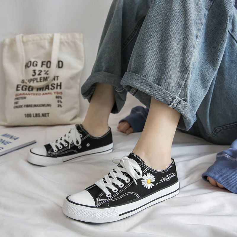 Giày thể thao nữ cổ thấp Ulzzang bata đen trắng đế bánh mì độn đế vải canvas vintage conver cute họa tiết hoa cúc đi chơi