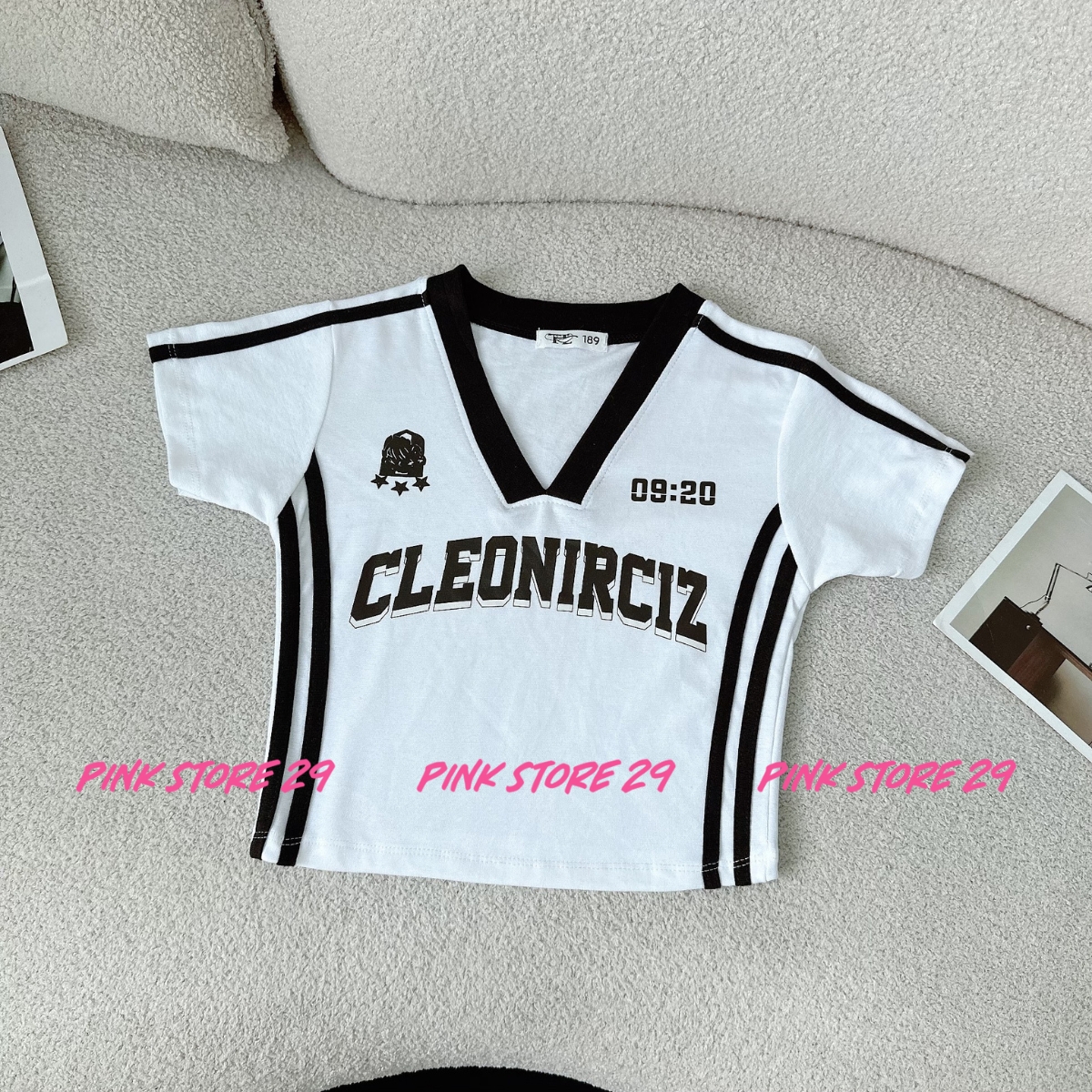 Áo croptop kiểu viền cổ V PINKSTORE29 in chữ CLEONIRCIZ phong cách cá tính A5815