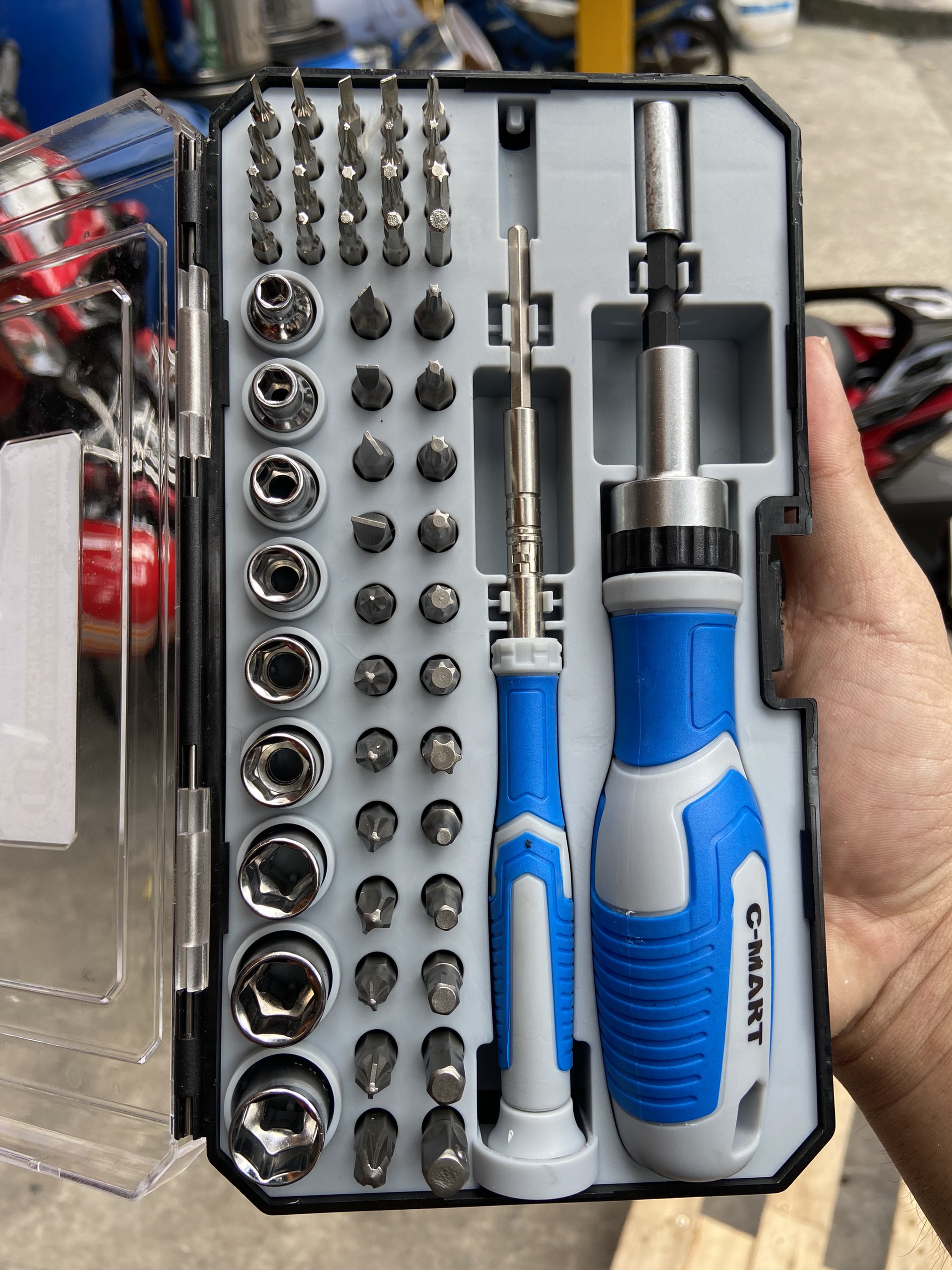 Bộ tua vít 57 chi tiết cao cấp C Mart