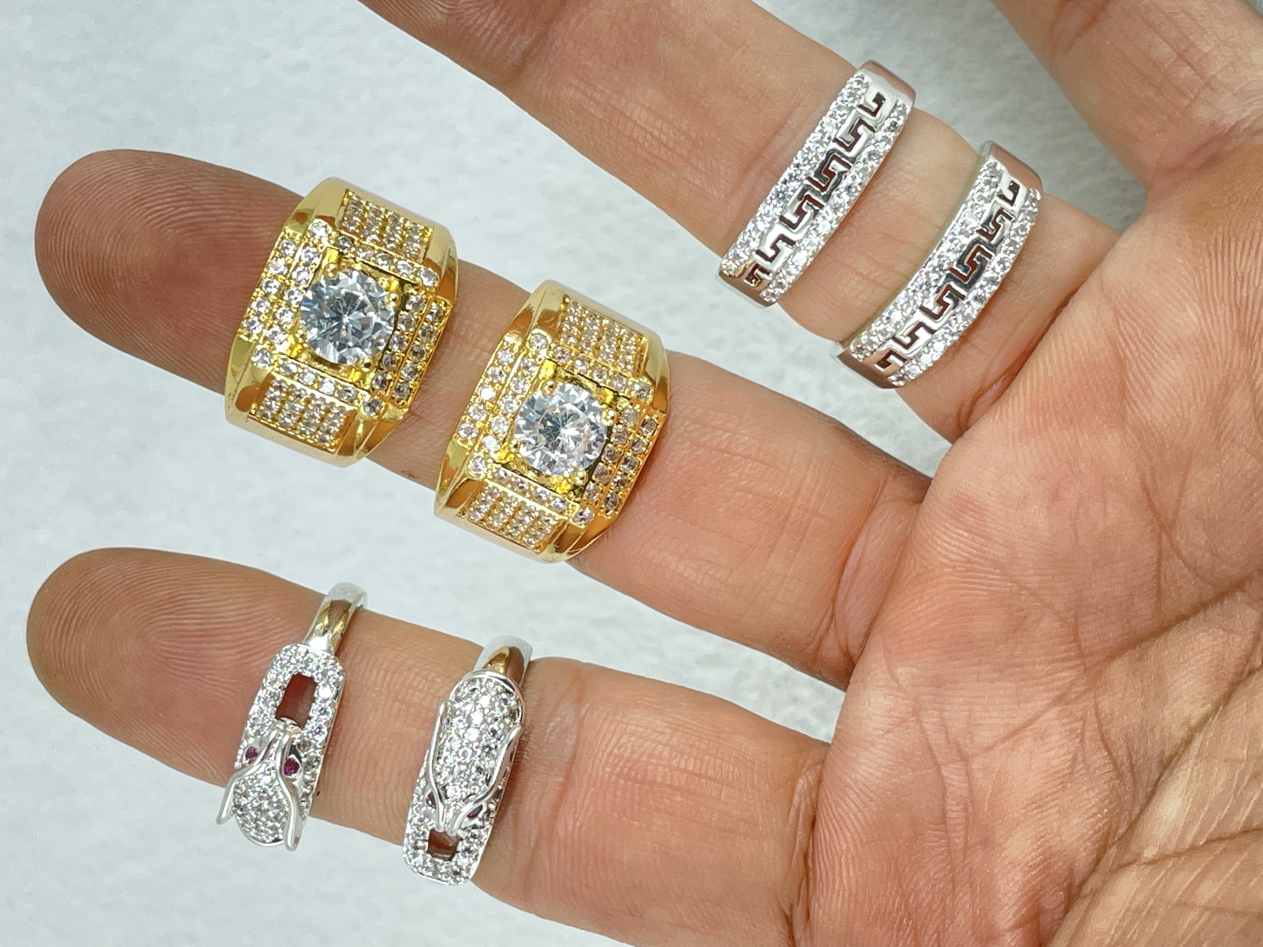 Nhẫn xoàn nam nữ mạ vàng 18k sáng bóng lấp lánh