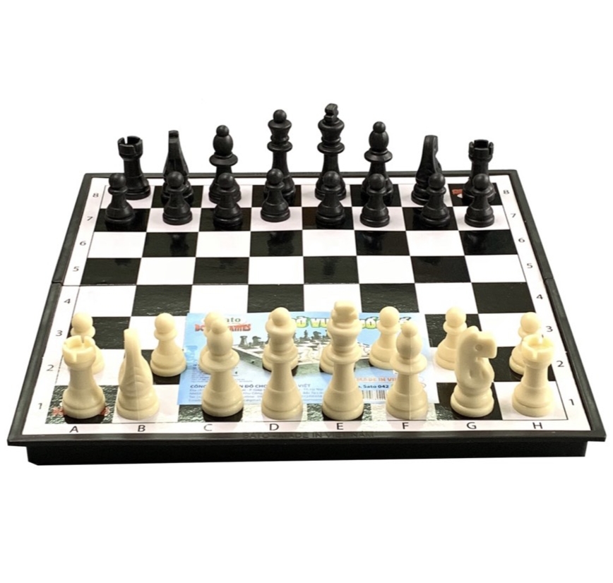 Cờ vua nam châm tự dính màu trắng đen. Kích thước 31 x 31 x 2,5cm. Thiết kế tiện dụng gấp gọn để quân cờ.