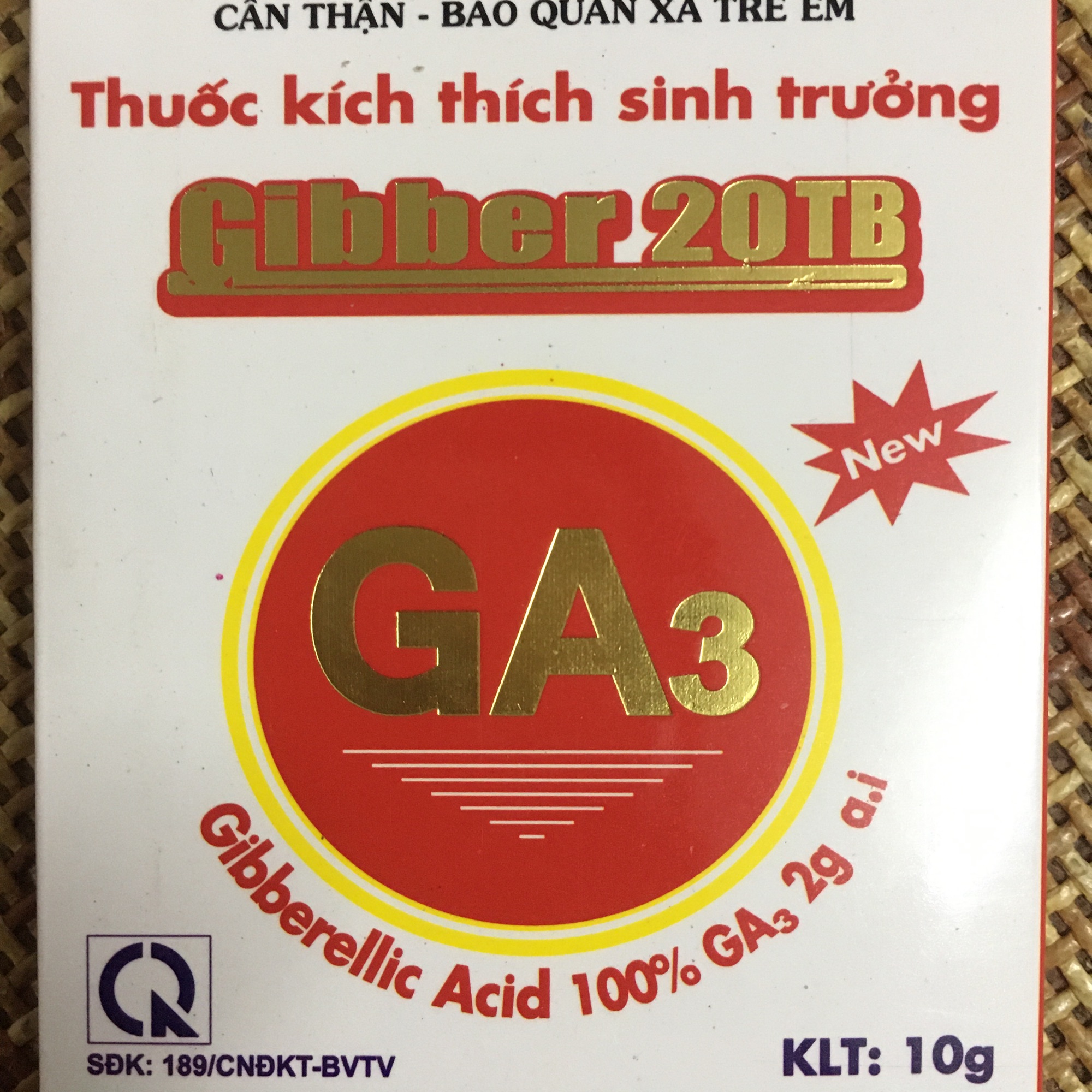 1 gói GA3 ( dạng viên sủi ) 10gram, kích thích tăng trưởng cây trồng cực mạnh, tăng sinh khối, cành lá, hoa. Kéo dài thân cây trồng. Tăng năng suất, sản lượng nông sản.