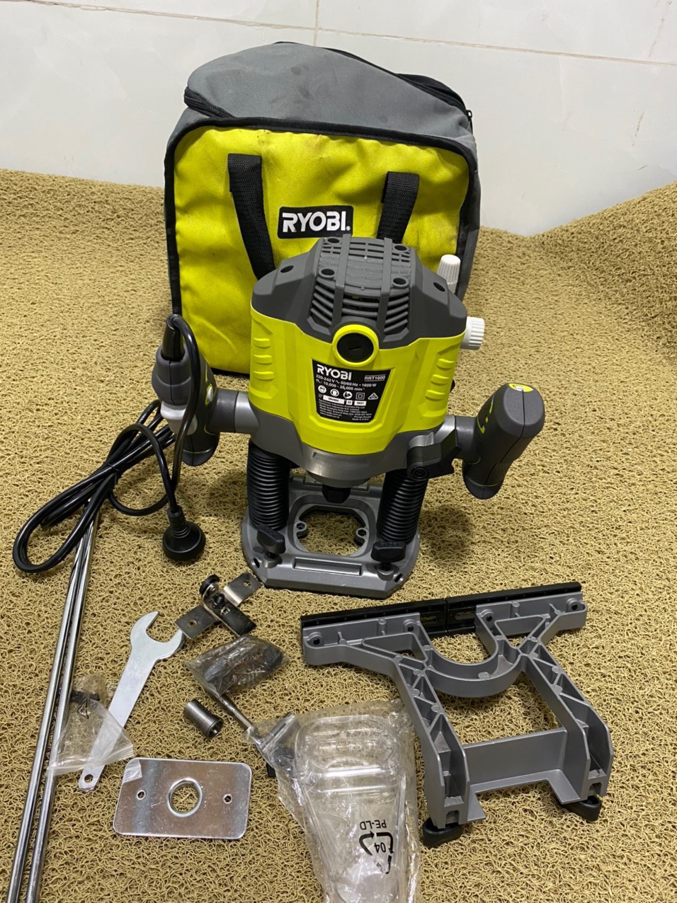 Máy phay lớn 1600w ryobi rrt1600-s