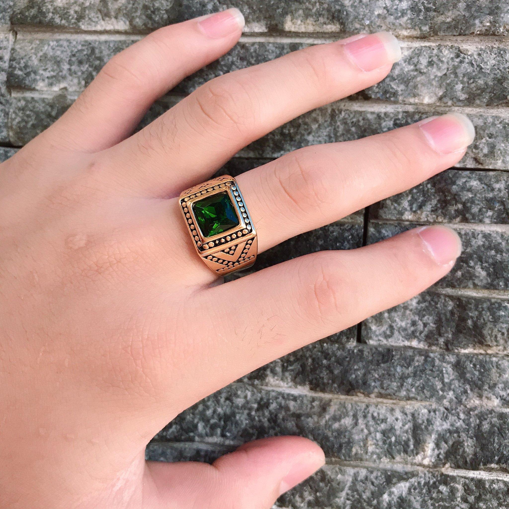 Nhẫn Mỹ Bản Vuông Khắc Chữ V Đính Đá Thạch Anh  - Bảo Hành 12 Tháng