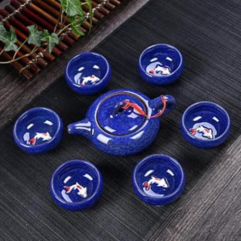 Bộ ấm trà gốm sứ cá chép cao cấp 6 chén - có chú cá nổi bên trong chén - xanh dương đậm