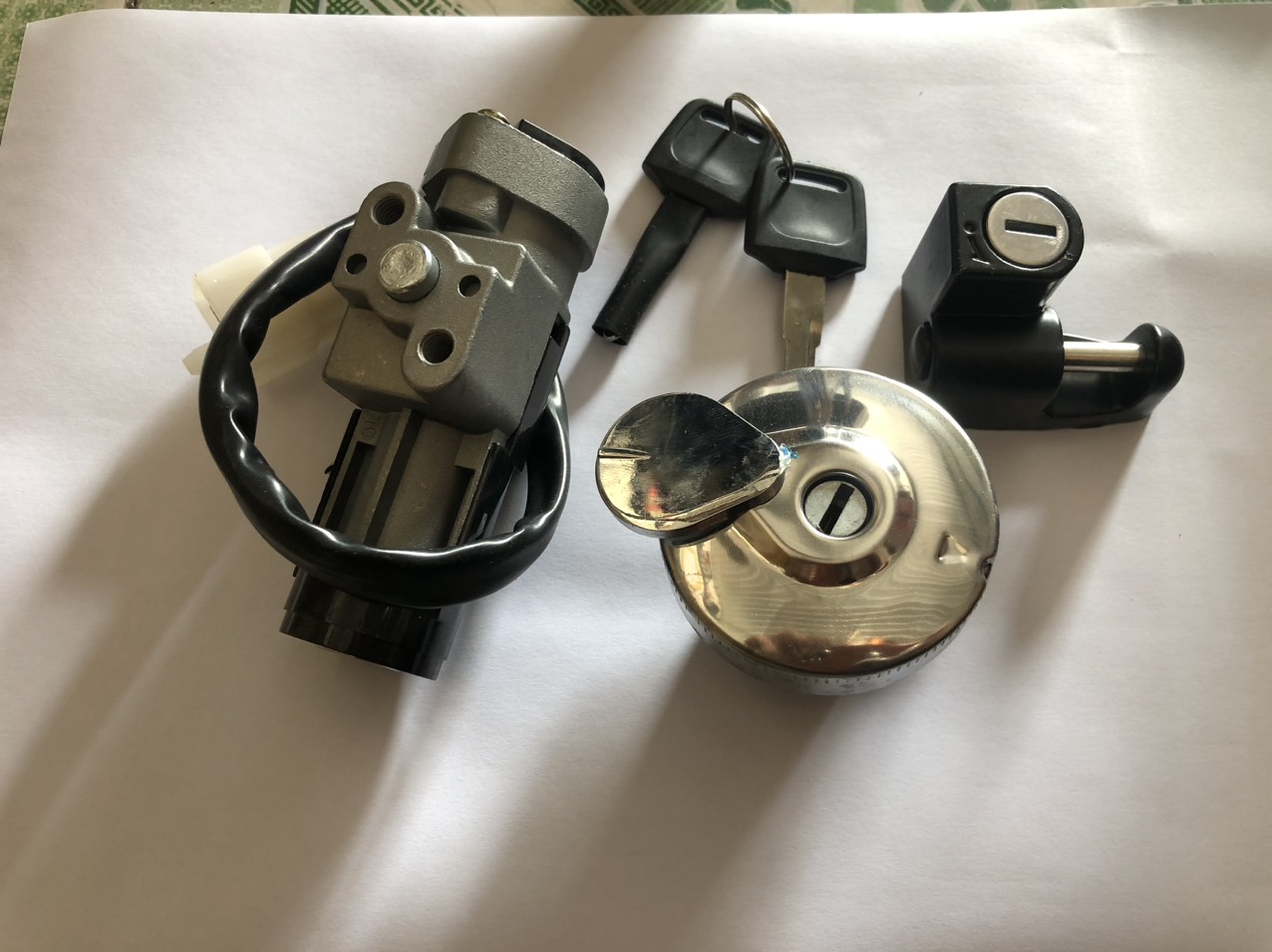 Bộ ổ khoá 3 món xe cúp mới học sinh.