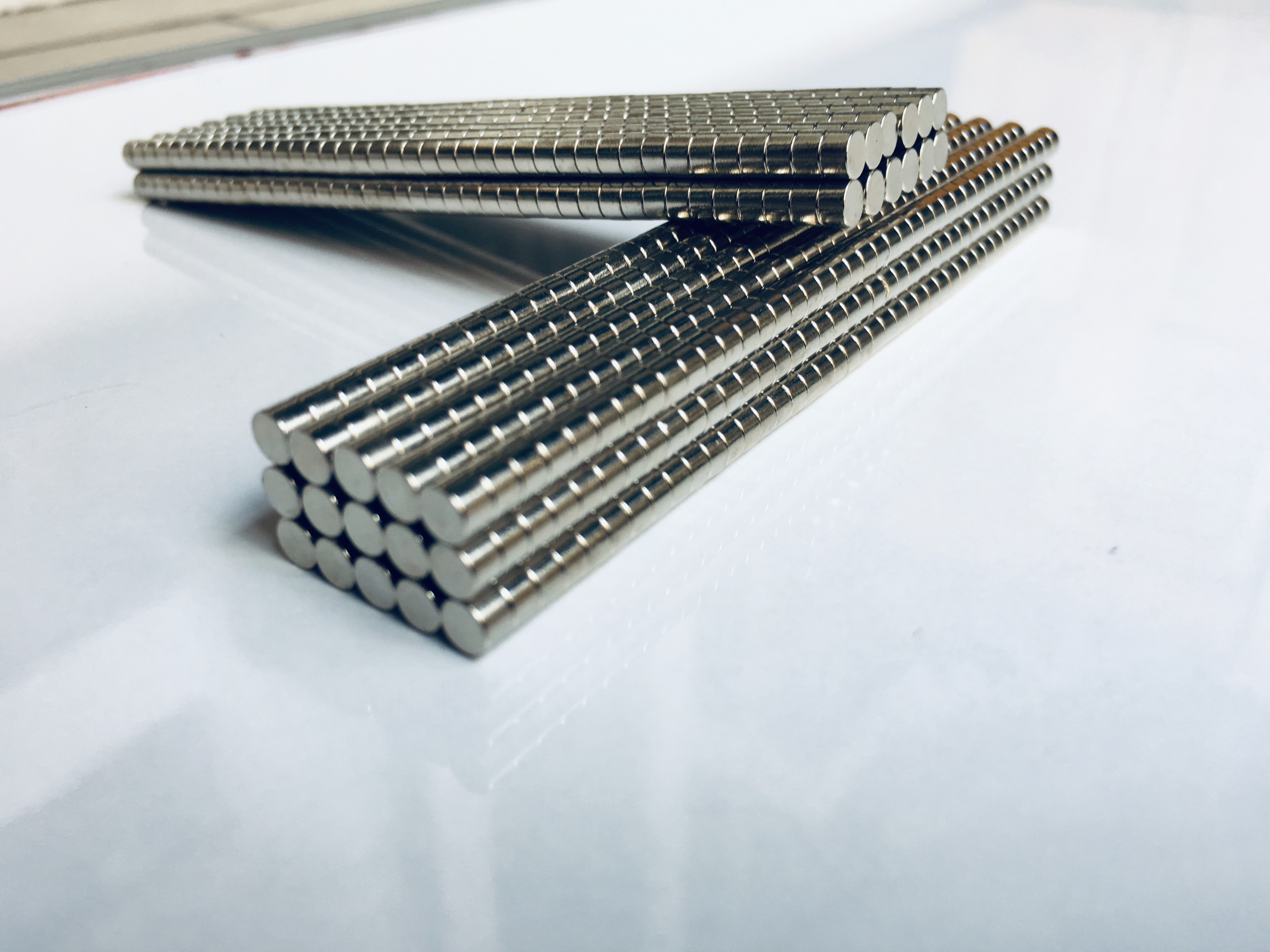 [HCM]Nam châm trắng đất hiếm lực từ cực mạnh Ø 4x2mm nam châm linh kiện