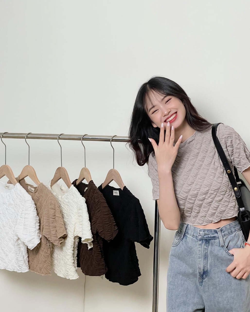 Áo croptop xốp kẻ gân co dãn tốt Miho house
