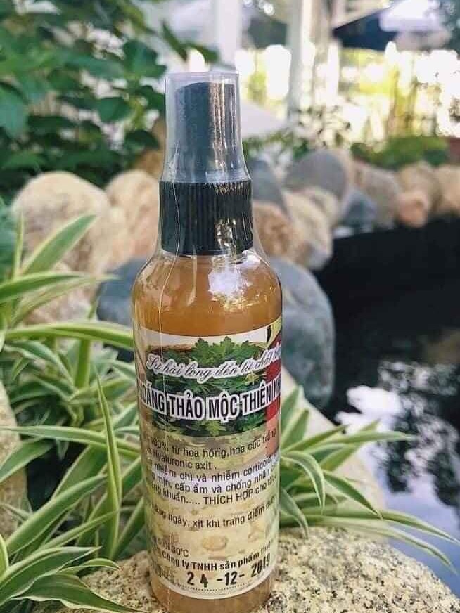 Xịt khoáng thảo mộc mẹ Ken 100ml, phục hồi da nhiễm chì và nhiễm corticoid, làm dịu da kích ứng và mụn, se lỗ chân lông, sáng mịn, cấp ẩm và chống nhăn cho da