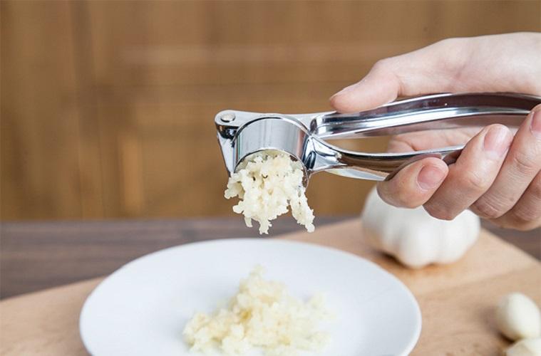Dụng cụ ép tỏi đa năng inox